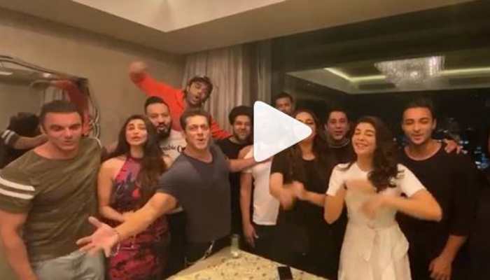 Salman Khan&#039;s extravagant birthday wish for Shah Rukh Khan is winning the internet