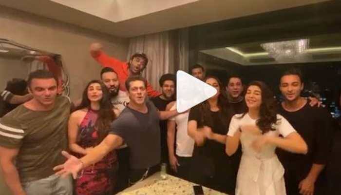 Salman Khan's extravagant birthday wish for Shah Rukh Khan is winning the internet