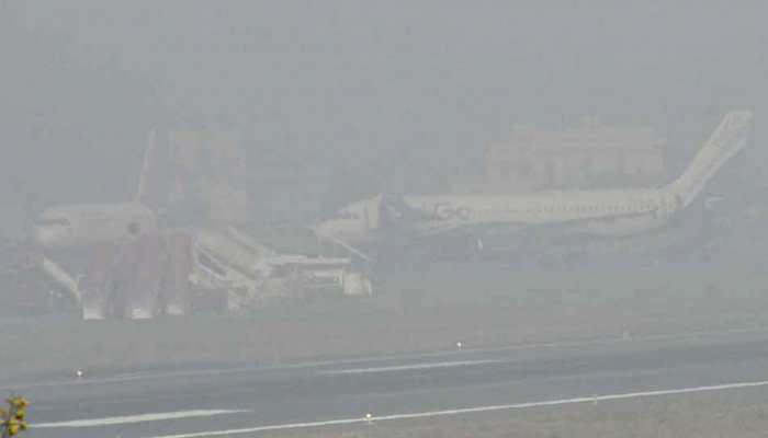 AQI touches 1600 at several places in Delhi-NCR; 32 flights diverted