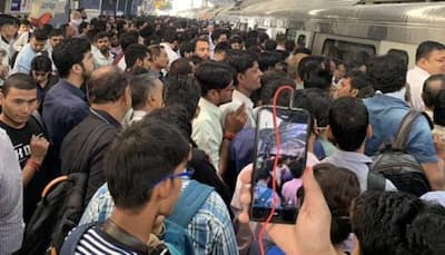 Metro service hit at Laxmi Nagar station due to huge rush of commuters