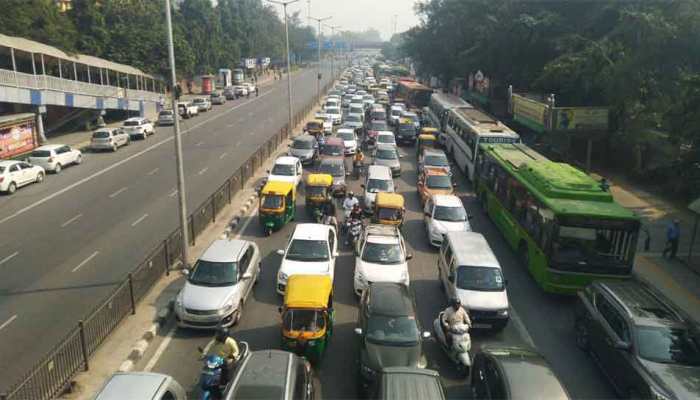 Massive jam at Delhi's ITO as police personnel continue to sit on protest against Tis Hazari assault