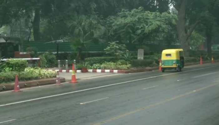 Parts of Delhi-NCR witness light rainfall, temperature dips 