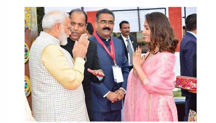 PM Modi receives warm welcome from Yami Gautam at Rising Himachal Global Investors&#039; Meet 2019