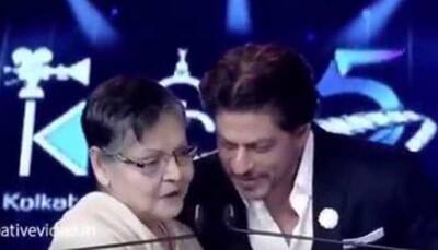 Rakhee teaches Bengali to Shah Rukh Khan at Kolkata International Film Festival 2019- Watch