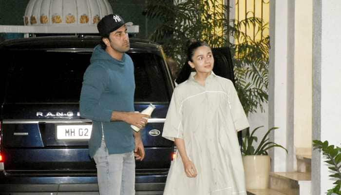 This picture of Ranbir Kapoor-Alia Bhatt from a family dinner goes viral
