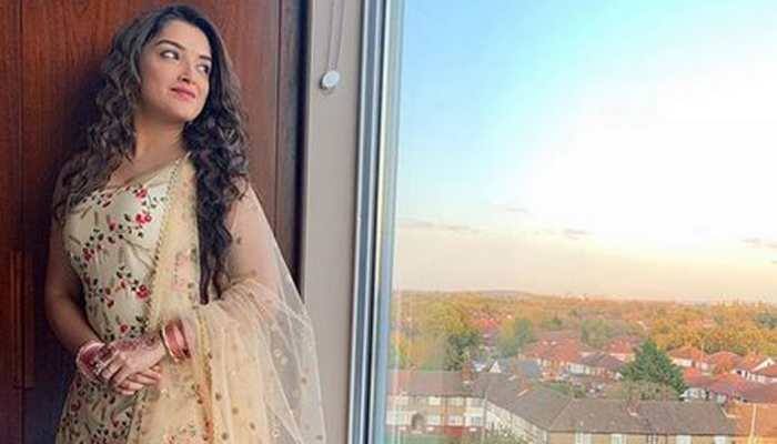 Aamrapali Dubey's latest picture from London is breaking the internet
