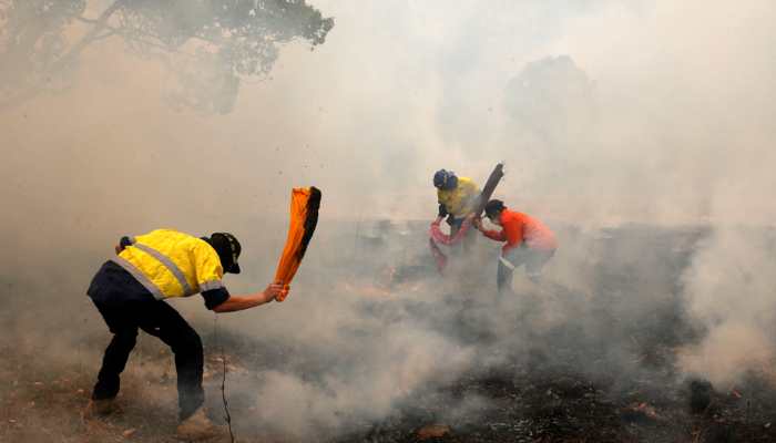 New blazes break out as Australians take shelter from intense bushfires