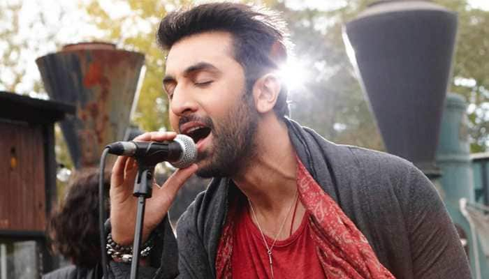 Ranbir Kapoor&#039;s viral mirror selfie sets internet on fire—See inside