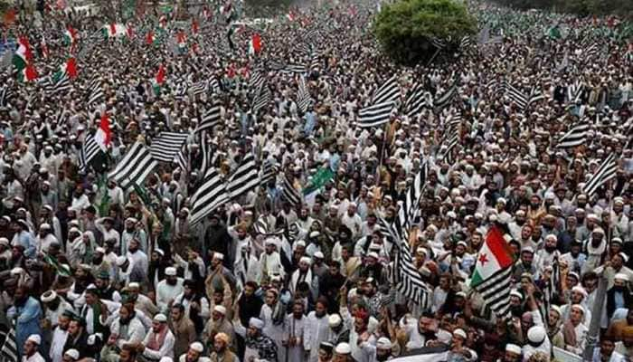 Maulana Fazlur Rehman announces his &#039;Azadi March&#039; will now be a nation-wide protest