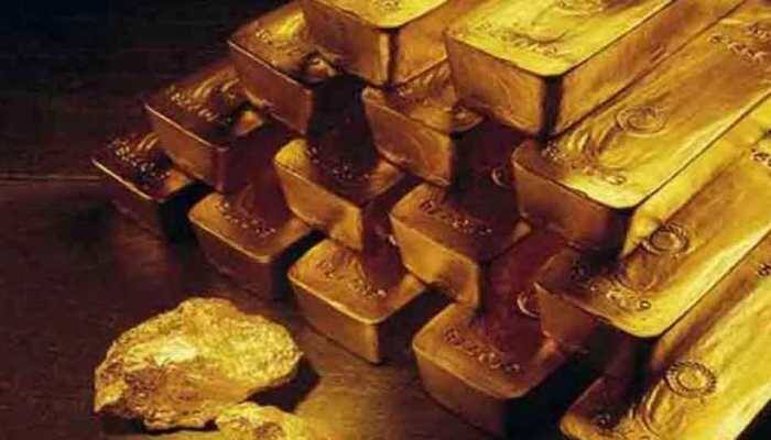 Gold price settles higher as US dollar, stocks fall