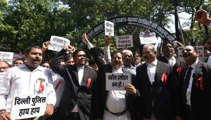 Tis Hazari clashes: Delhi lawyers call off strike till December 23 Tis Hazari clashes: Delhi lawyers call off strike till December 23