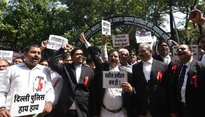 Tis Hazari clashes: Delhi lawyers call off strike till December 23  