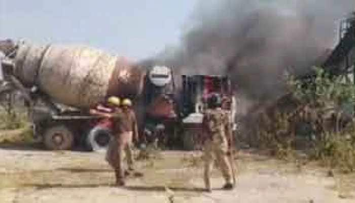 Day after clashes in Unnao, farmers set crusher plant vehicle, pipe on fire, police deployed     