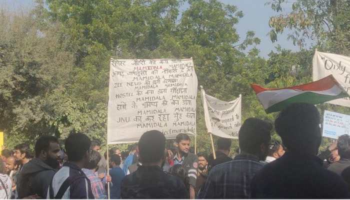 JNU students protest against Zee News, misbehave with reporter during march to Parliament