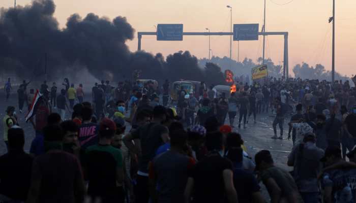 Protesters block Iraq&#039;s main commodities port as strikes take hold