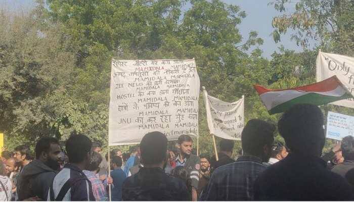 JNU students return to campus after day-long protest, 4 JNUSU members meet MHRD joint secretary 