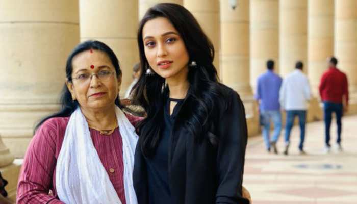 Mimi Chakraborty&#039;s Day 1 in Parliament pic with mom is winning the internet