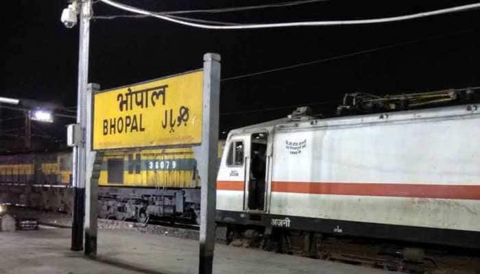 Indian Railway officials find Khushwant Singh&#039;s novel &#039;obscene&#039;, ask vendor to take book off-shelve in Bhopal