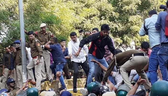 Shiv Sena slams lathi-charge on JNU students by Delhi Police, calls it &#039;inhuman&#039;