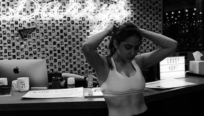Sara Ali Khan flaunts her washboard abs in this monochrome pic
