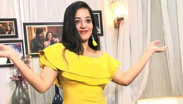 Monalisa stuns in a little yellow dress- See pic