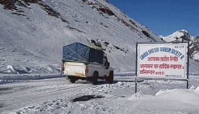 Himachal Pradesh: Rohtang Pass receives fresh snowfall