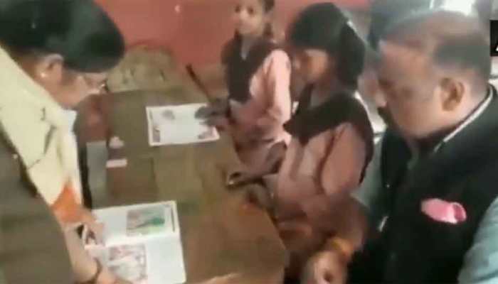 English teacher fails to read excerpts in Uttar Pradesh&#039;s Unnao govt school — Watch