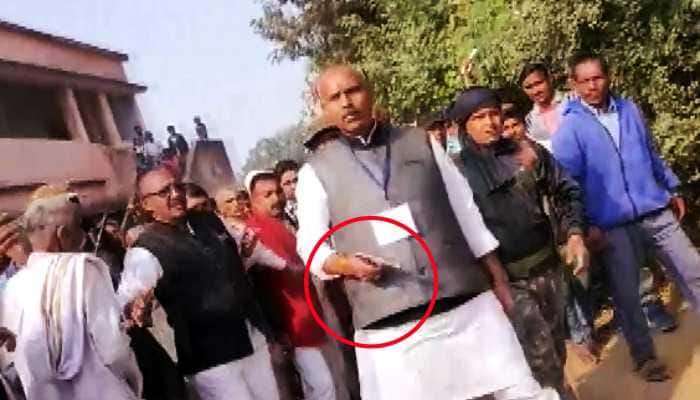 Jharkhand assembly election 2019: Congress candidate brandishes pistol at polling booth after clash with BJP workers