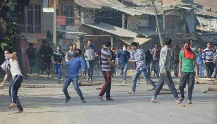 Five held for attacking security forces with petrol bombs in Srinagar