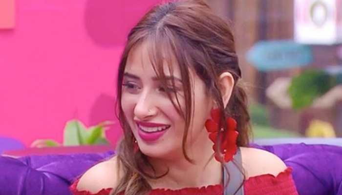 Mahira should play independently: Her mom on 'Bigg Boss'