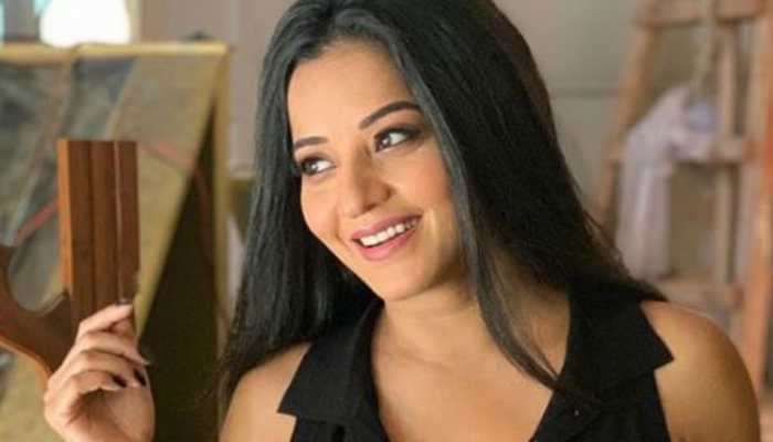 Monalisa goes without makeup in this picture- See inside 