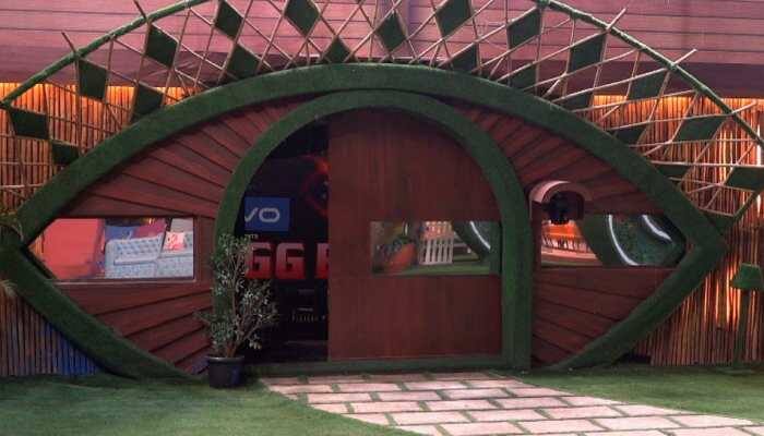 Bigg Boss 13 Day 64 written updates: Salman Khan opens the house door for the contestants to pick