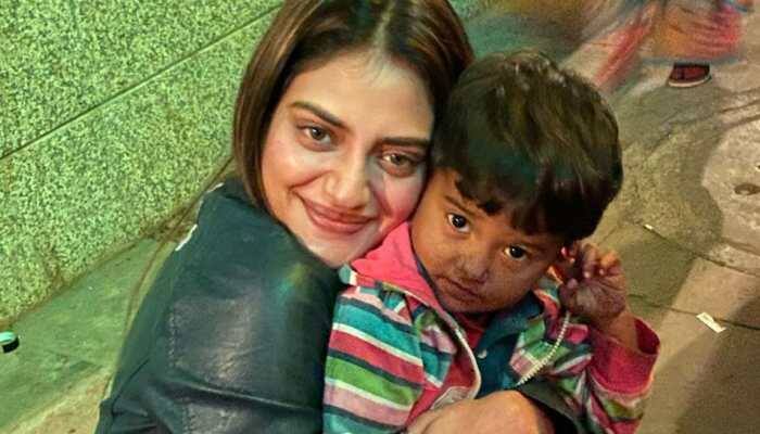 Nusrat Jahan's adorable pics with little balloon seller is breaking the internet