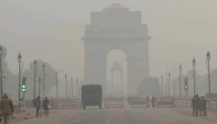 Foggy morning in Delhi, but air quality improves marginally after increase in wind speed