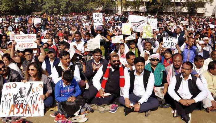 Tension escalates in West Bengal over Citizenship Act, internet blackout to continue in Assam till Monday