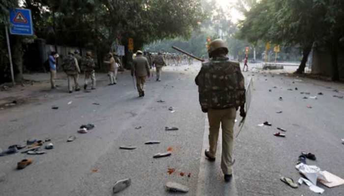 Anti-CAA protests in Delhi&#039;s Jamia Nagar lead to massive traffic jam, disrupt metro services