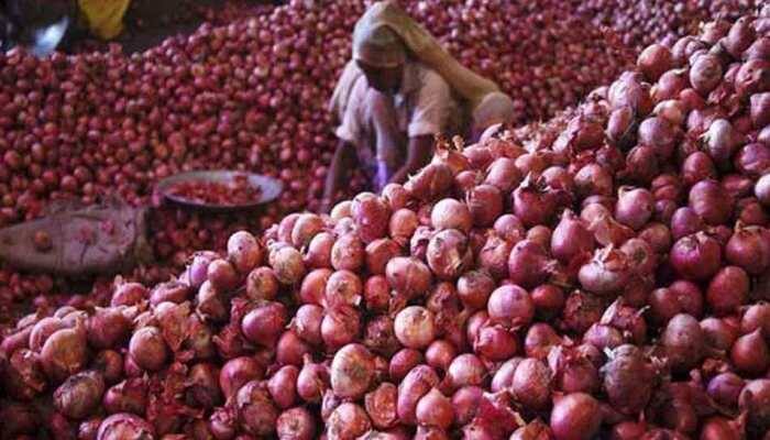 Wholesale price of onion above Rs 95 per kg
