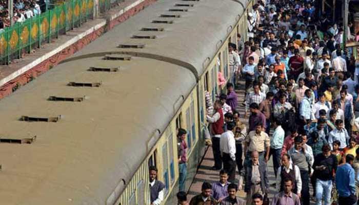 Mumbai woman, 22, dies after falling off local train