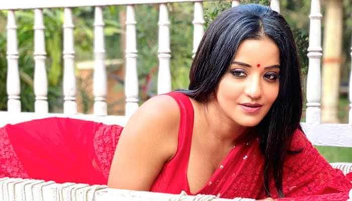 Monalisa looks sensational in a red hot saree photo photo