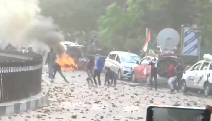 Agitators torch vehicles, vandalise police post as anti-Citizenship Amendment Act protests turn violent in Uttar Pradesh&#039;s Lucknow