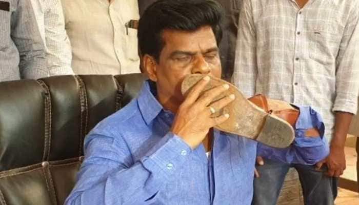 Andhra: YSRCP MP kisses police boot to protest TDP leader&#039;s &#039;boot-licking&#039; remark
