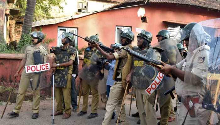 Police baton-charge anti-CAA protesters in Uttar Pradesh&#039;s Bahraich, several injured