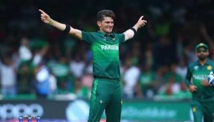 Waqar Younis congratulates Shaheen Shah for first fifer in Test cricket