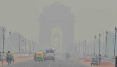 Dense fog engulfs Delhi, AQI dips to 'hazardous' level