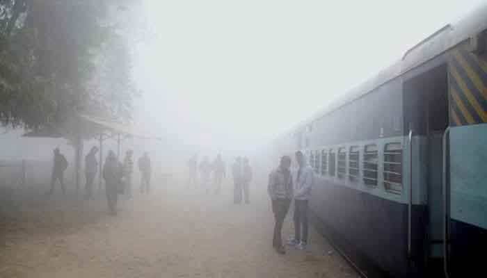 Dense fog delays 22 Delhi-bound trains, six flights in Kolkata cancelled