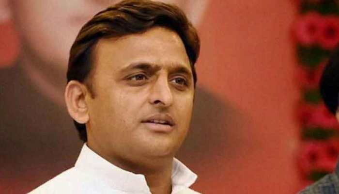 Akhilesh Yadav meets family of Unnao rape victim who had set herself ablaze after accused got bail