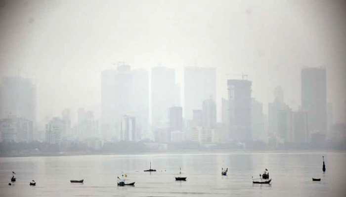 Delhi: Four flights diverted, two dozen trains delayed due to low visibility