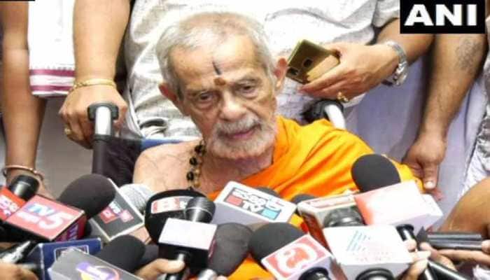 Ailing Vishwesha Tirtha Swami shifted to Udupi Sri Krishna Mutt for treatment
