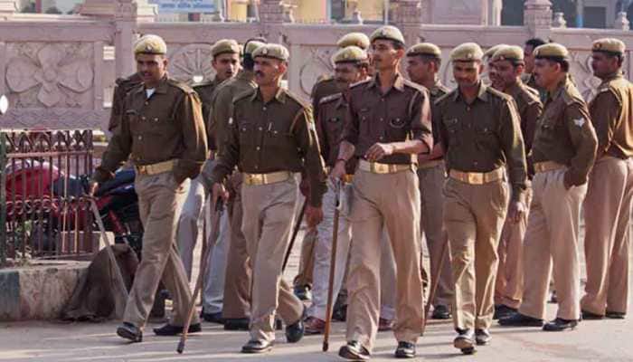Five policemen suspended for beating RSS worker in Amethi Five policemen suspended for beating RSS worker in Amethi