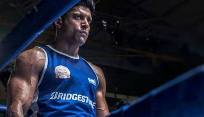 Toofan&#039;s new look is Farhan Akhtar&#039;s New Year treat to fans. See here